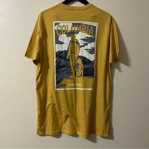 NWT Men’s Columbia Mustard Yellow Hiker Dog Back Graphic Since 1938 XL T-Shirt